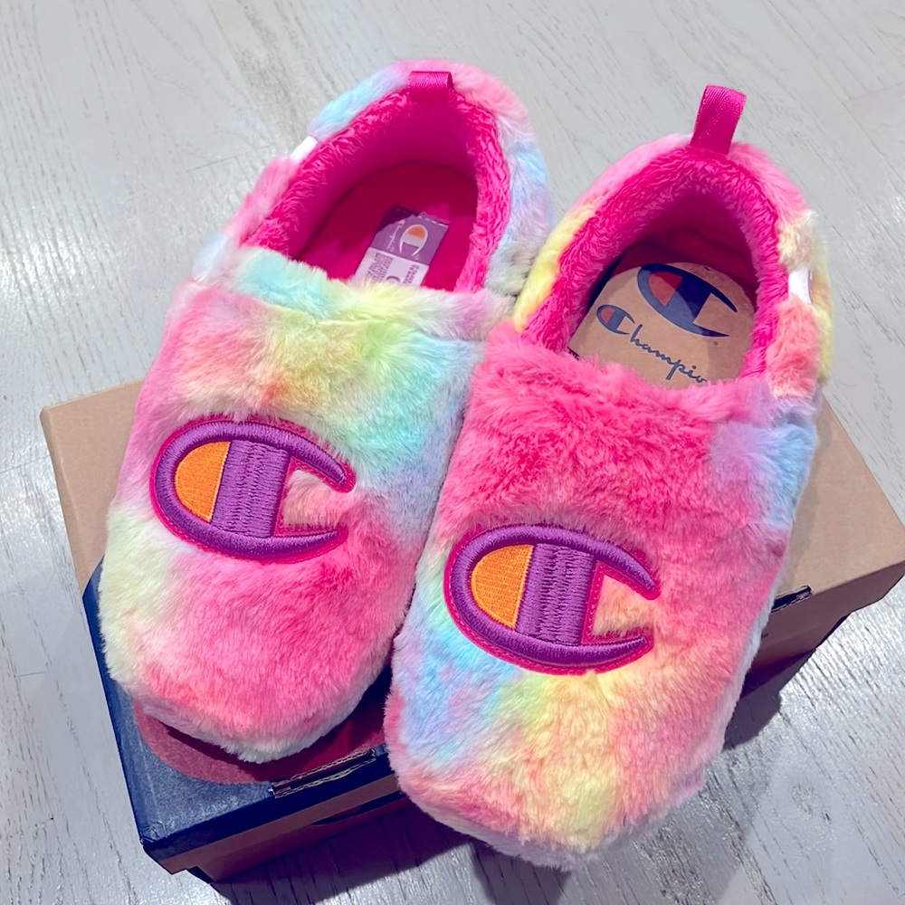 champion university slippers，girls‘ grade school，size 7/eur 40